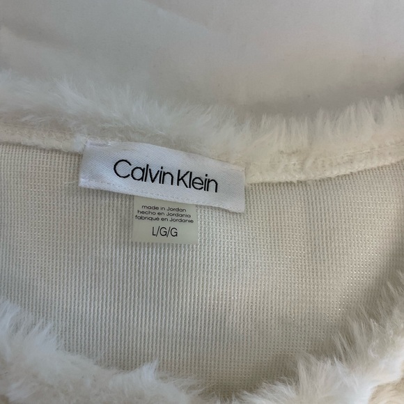 Elegant White Crop Faux Fur Calvin Klein Size Large - Picture 11 of 14
